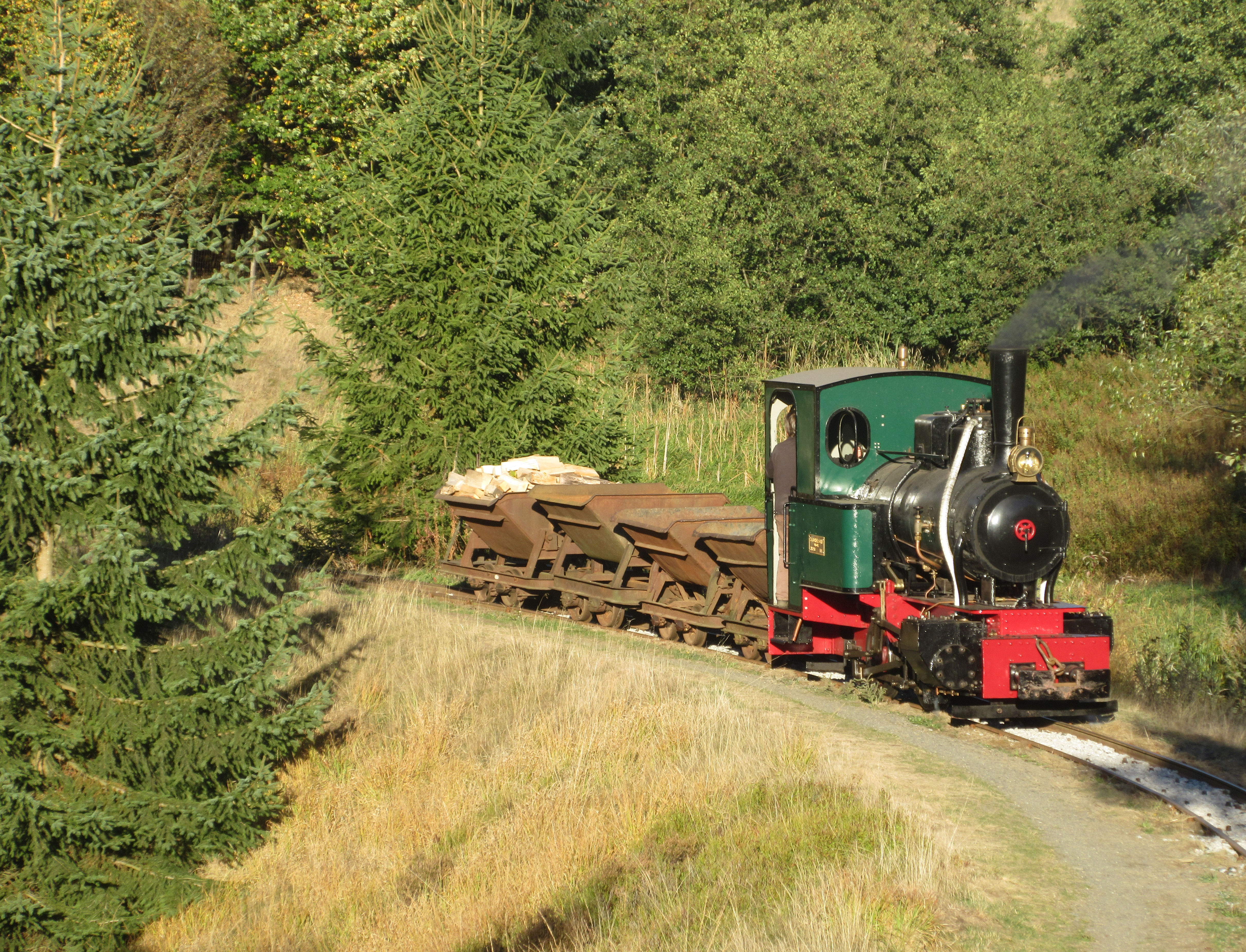 Feldbahndamplok Typ "Fabian", Bj. 1914, im Schubbetrieb auf dem Damm vom "Röders Loch"